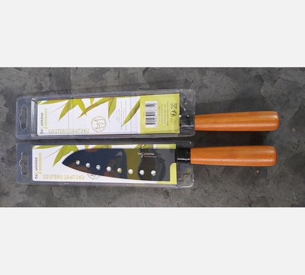 Couteau Santoku 17.5 cm. Lame acier inox noir, manche en bambou.