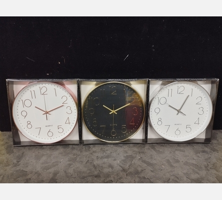 Horloge silencieuse argent, noir ou dorée. 631337