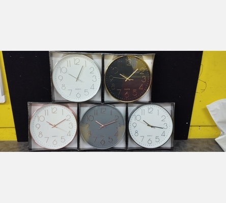 Horloge silencieuse grise, noir ou blanche. 631336