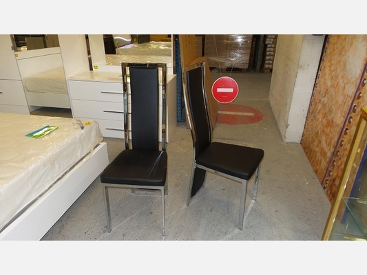 Lot de 2 chaises Dana noire et chrome.