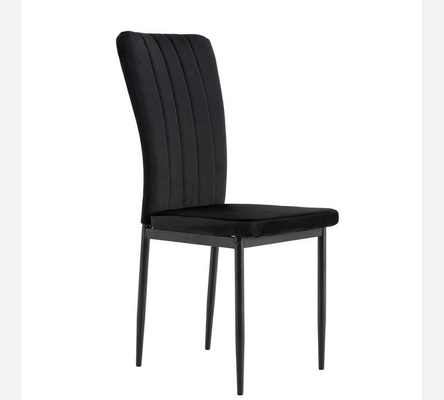 Lot de 2 chaises Pony velours noir et pieds acier noir.