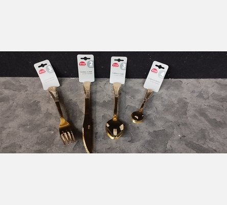 Lot de 2 couteaux à steak dorés en inox martelé.