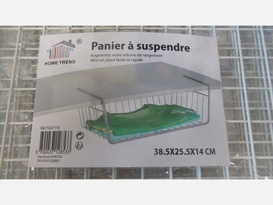 Panier à suspendre en métal. 38.5 cm. Idéal pour les armoires.